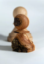 Carica l'immagine nel visualizzatore di Gallery, "Sopravvissuti" - Pedoni numerati in legno di Ciliegio, Melo ed Orniello
