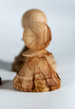 Carica l'immagine nel visualizzatore di Gallery, "Sopravvissuti" - Pedoni numerati in legno di Ciliegio, Melo ed Orniello
