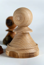 Carica l'immagine nel visualizzatore di Gallery, "Sopravvissuti" - Pedoni numerati in legno di Ciliegio, Melo ed Orniello
