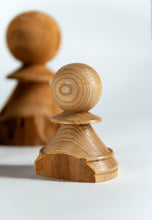 Carica l'immagine nel visualizzatore di Gallery, "Sopravvissuti" - Pedoni numerati in legno di Orniello, Melo e Ciliegio (in mostra)