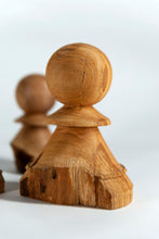 Carica l'immagine nel visualizzatore di Gallery, "Sopravvissuti" - Pedoni numerati in legno di Orniello, Melo e Ciliegio (in mostra)