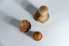 Carica l'immagine nel visualizzatore di Gallery, "Sopravvissuti" - Pedoni numerati in legno di Ciliegio, Melo ed Orniello
