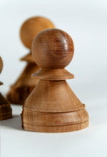 Carica l'immagine nel visualizzatore di Gallery, "Sopravvissuti" - Pedoni numerati in legno di Orniello, Melo e Ciliegio (in mostra)
